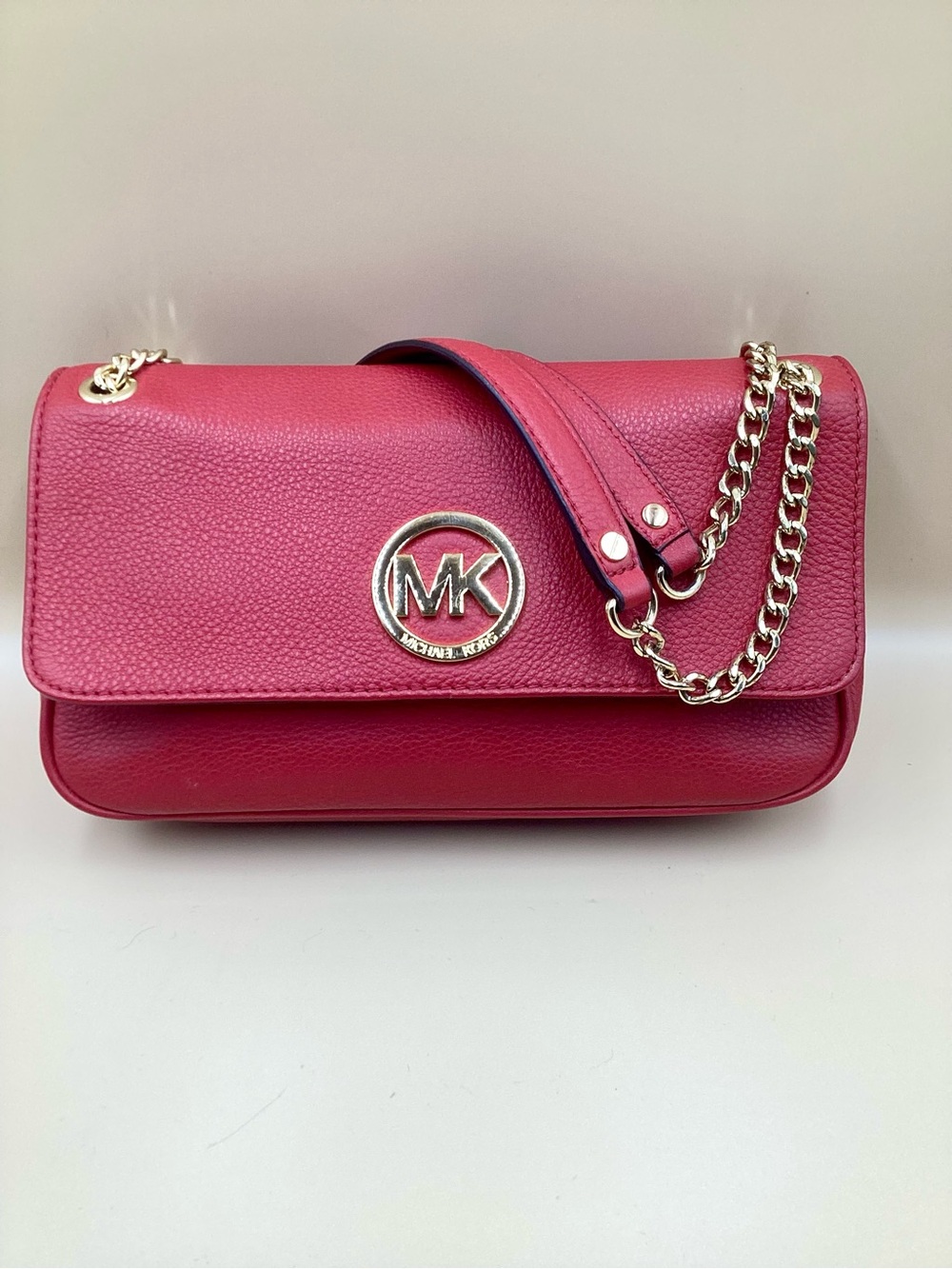 Classy Michael Kors Red Pebbled Logo Chain Shoulder Bag w/ Magnetic Closure